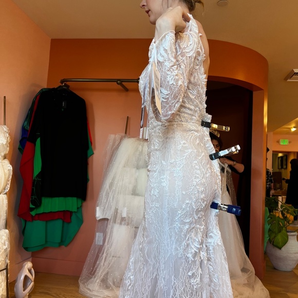 Pronovias Privee Panjin Wedding Dress - Picture 7 of 13